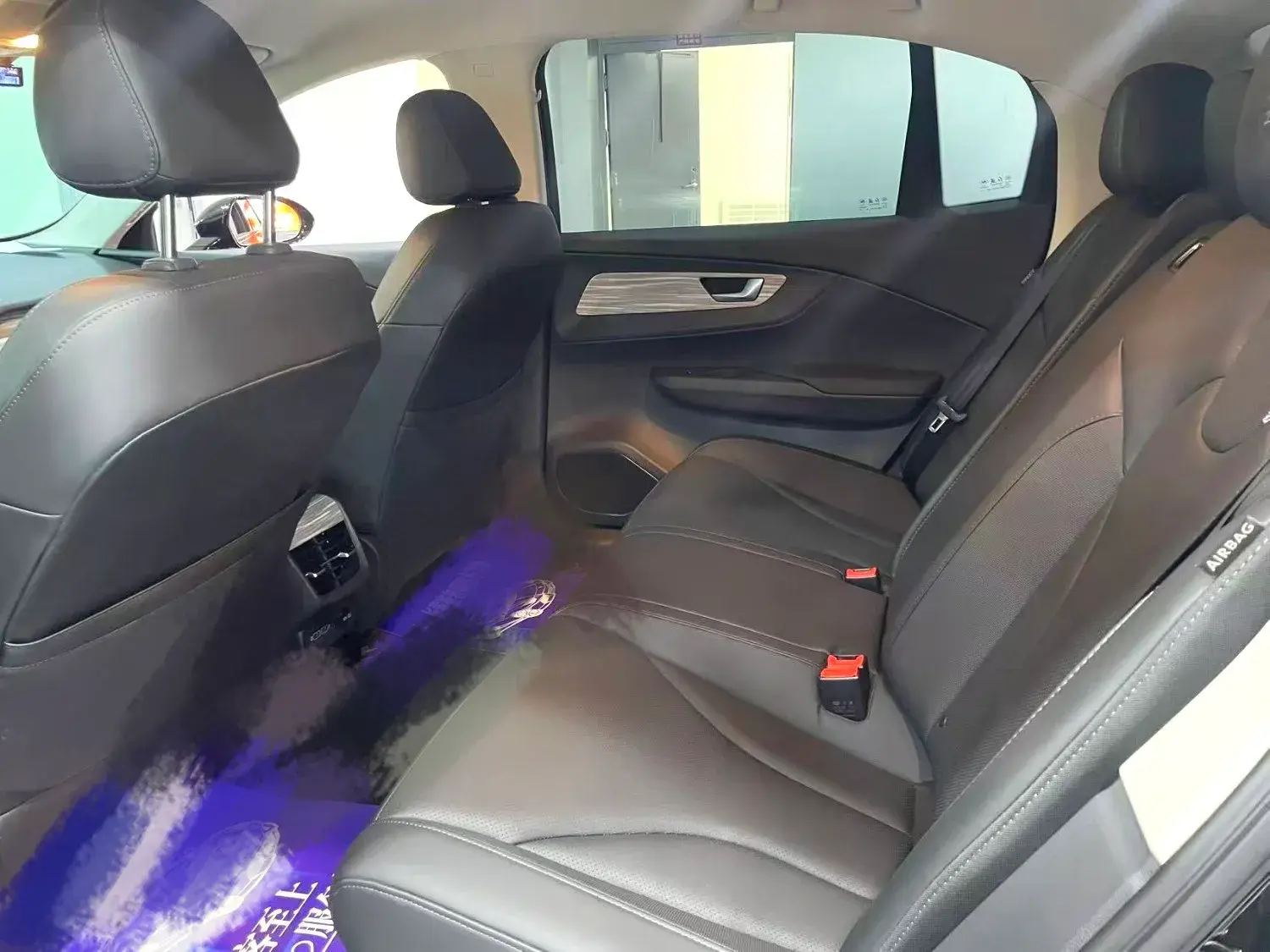 2023 HONGQI E-QM5 thumbnail 4