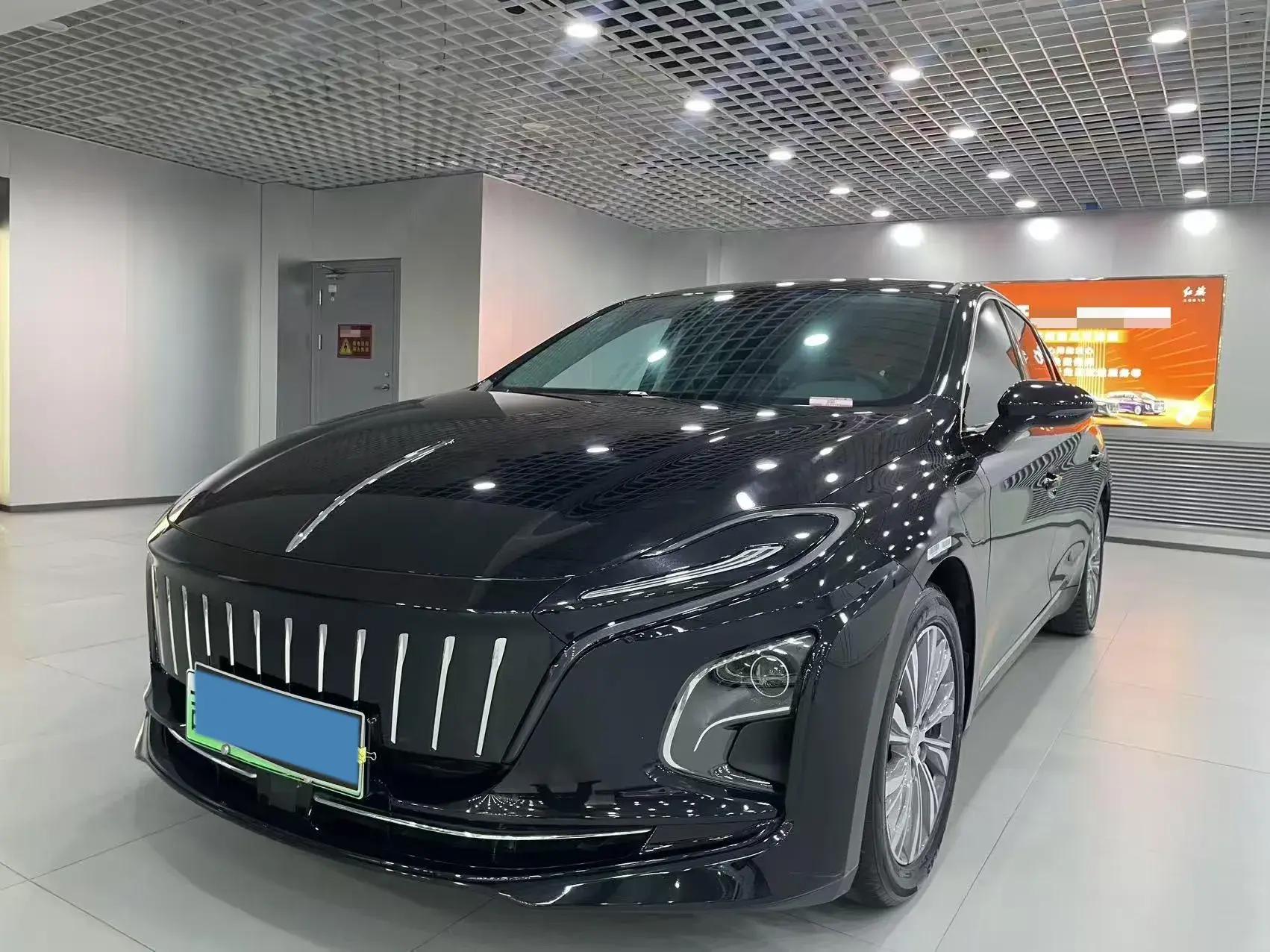 2023 HONGQI E-QM5 view 1