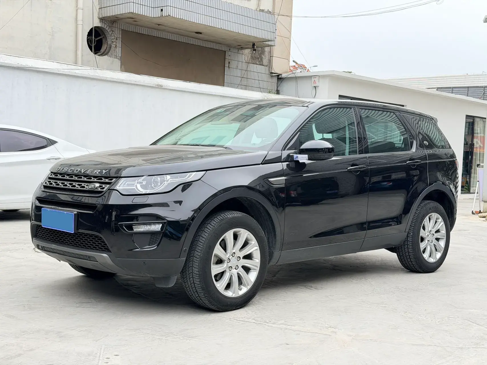 2019 LAND ROVER view 1