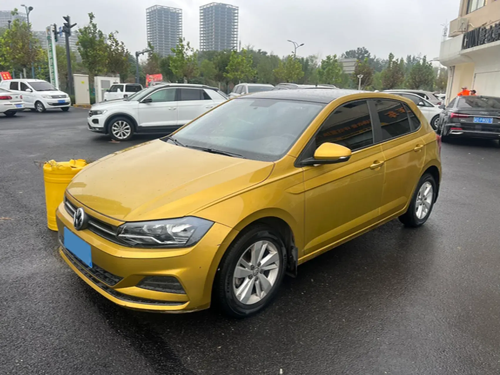 2019 VOLKSWAGEN POLO view 1