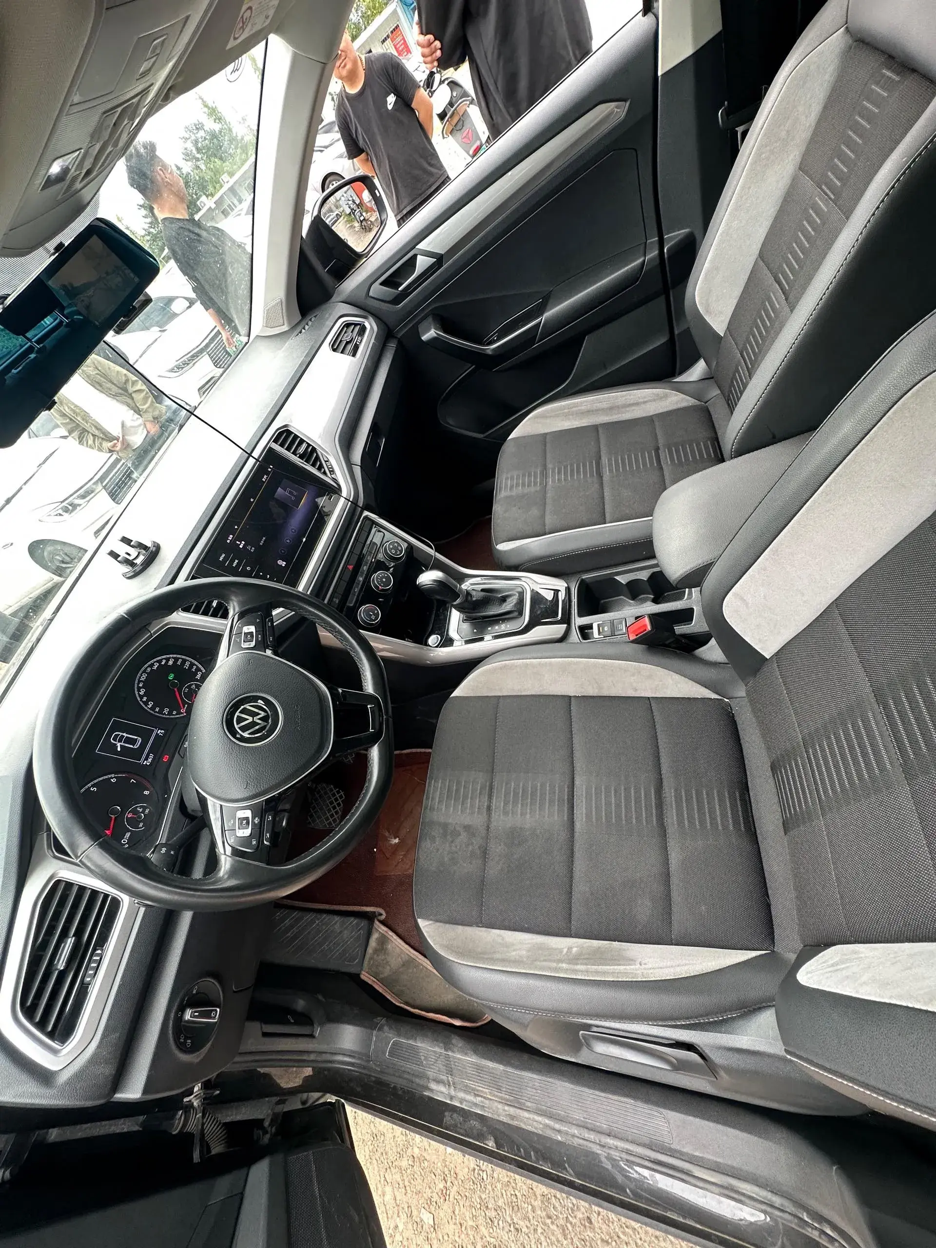 2022 VOLKSWAGEN T-ROC thumbnail 4