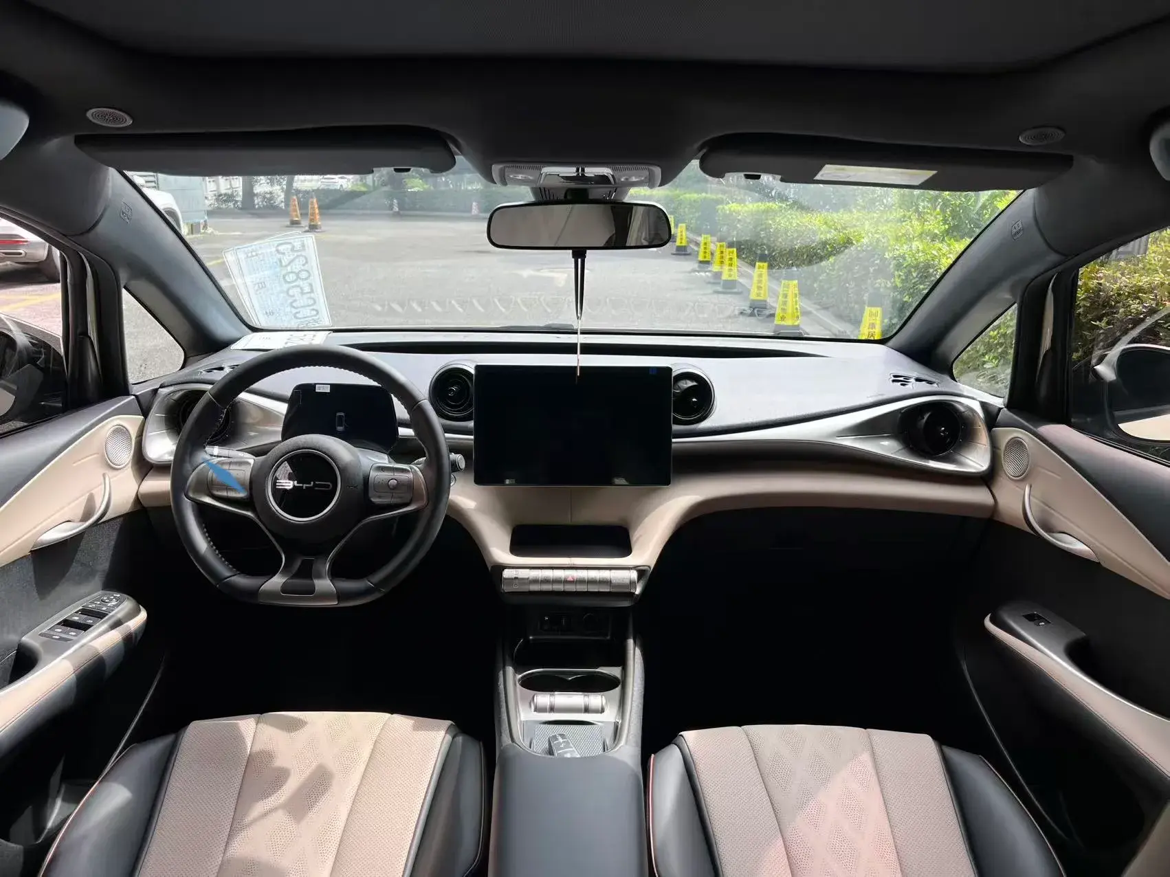 2023 BYD DOLPHIN thumbnail 3