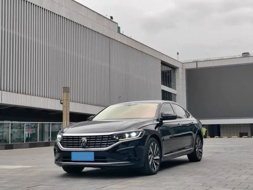 2023 VOLKSWAGEN PASSAT view 1