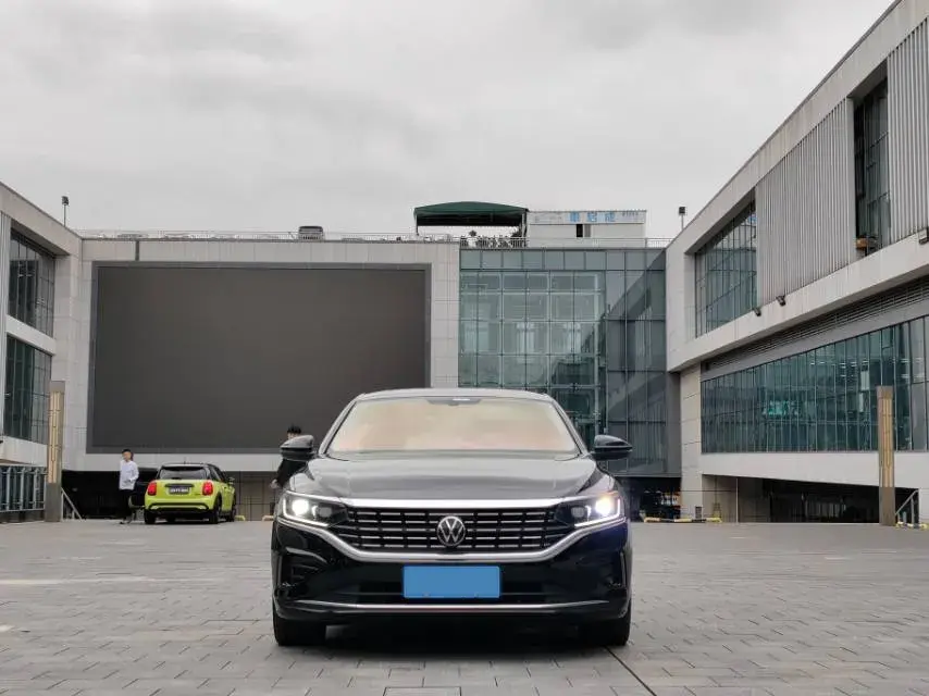 2023 VOLKSWAGEN PASSAT thumbnail 2