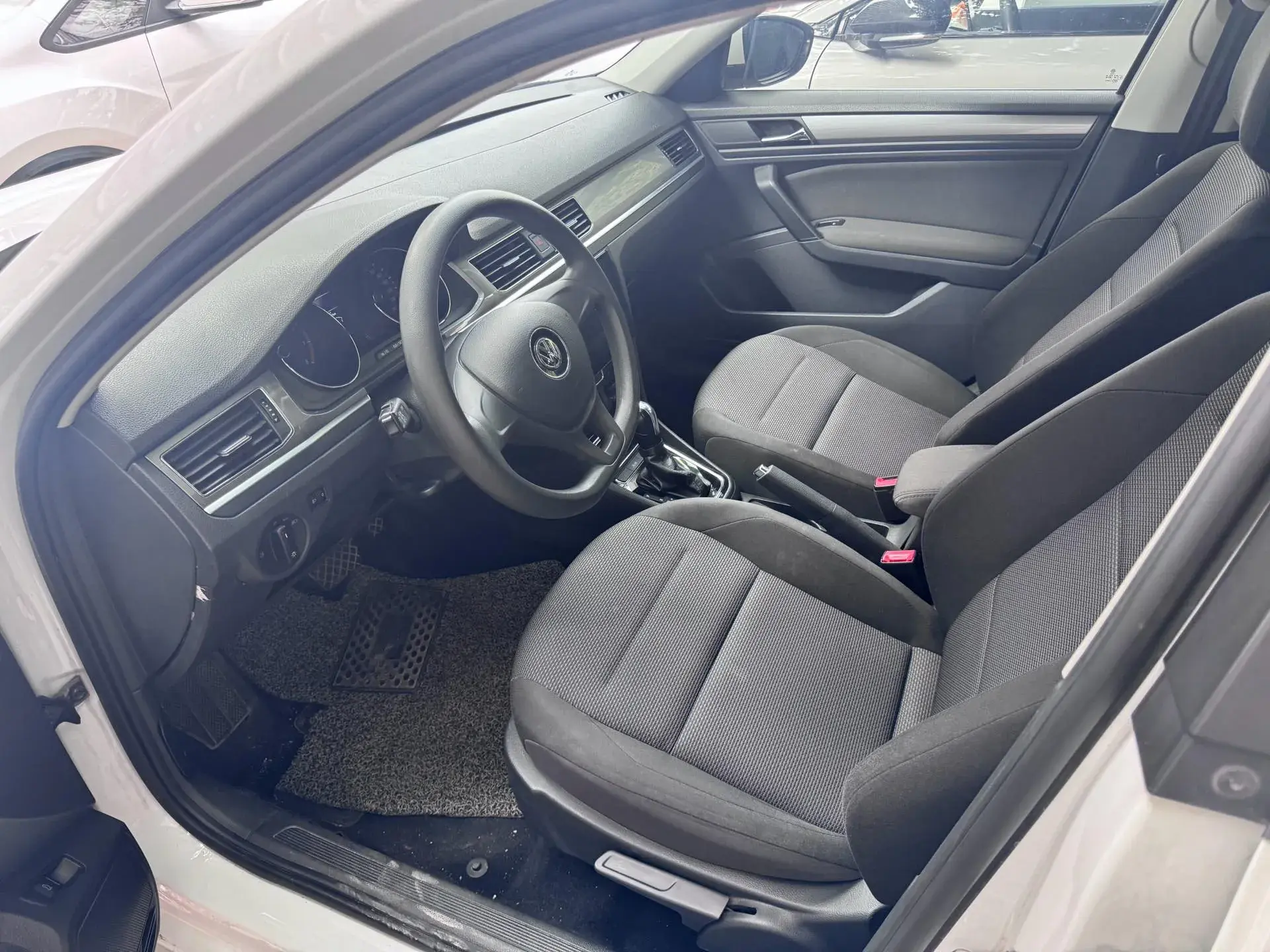 2019 VOLKSWAGEN BORA thumbnail 2