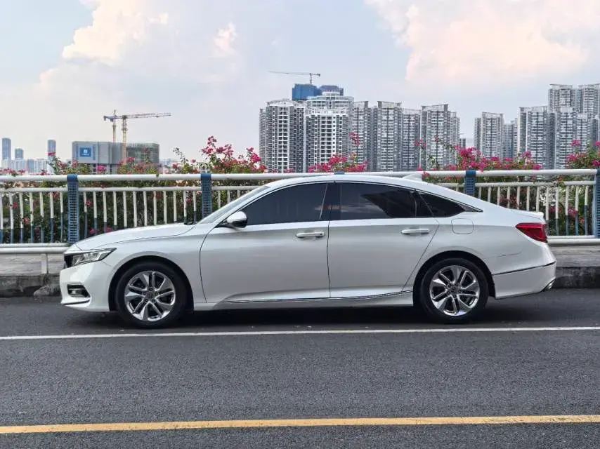 2018 HONDA ACCORD thumbnail 4