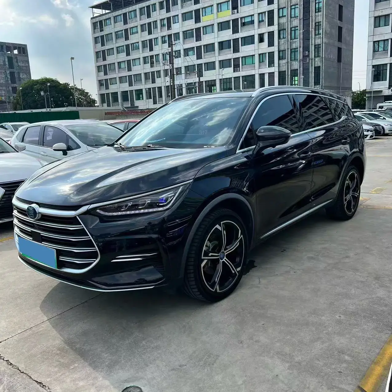 2021 BYD TANG view 1
