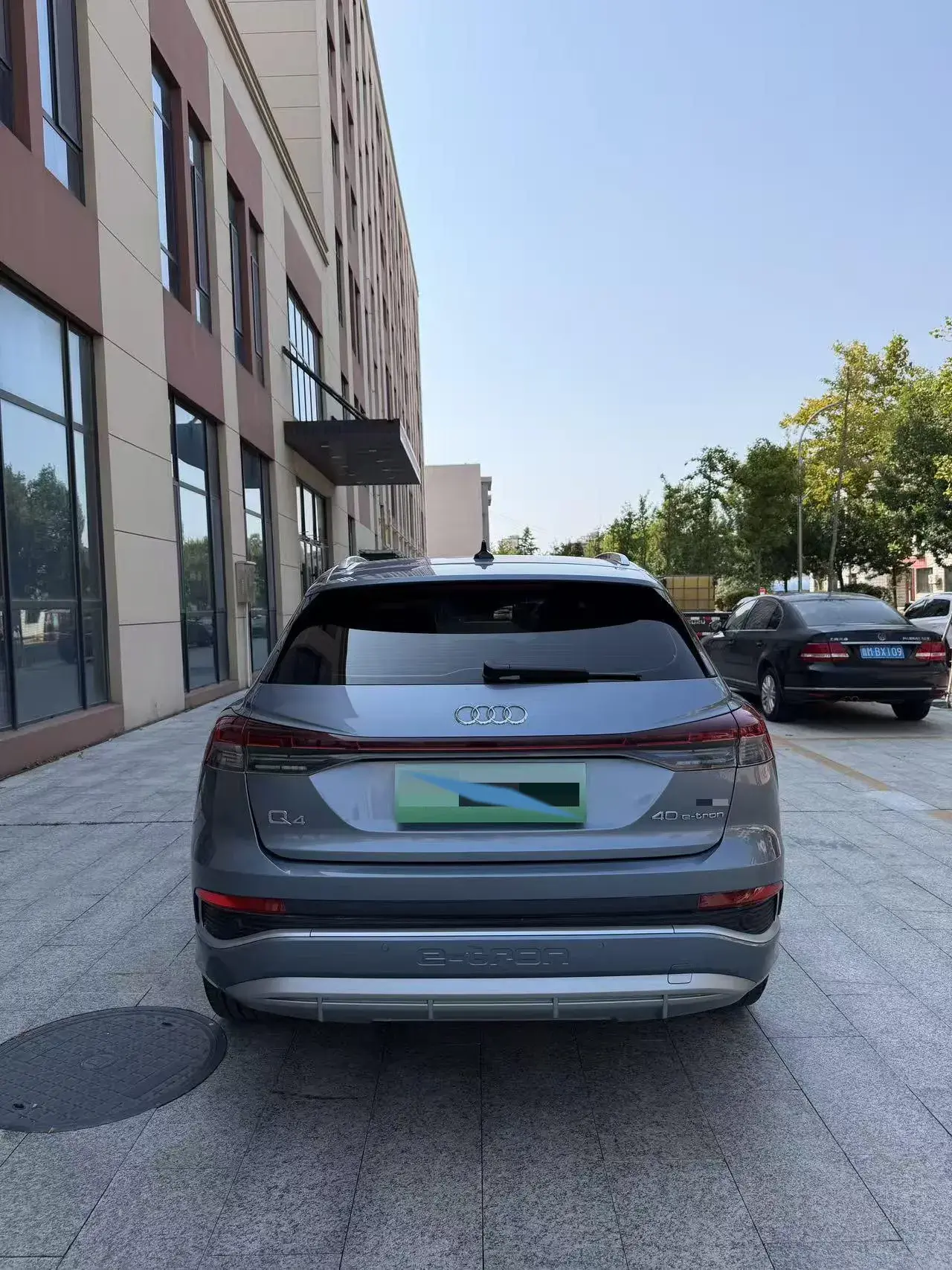 2023 AUDI Q4 thumbnail 3