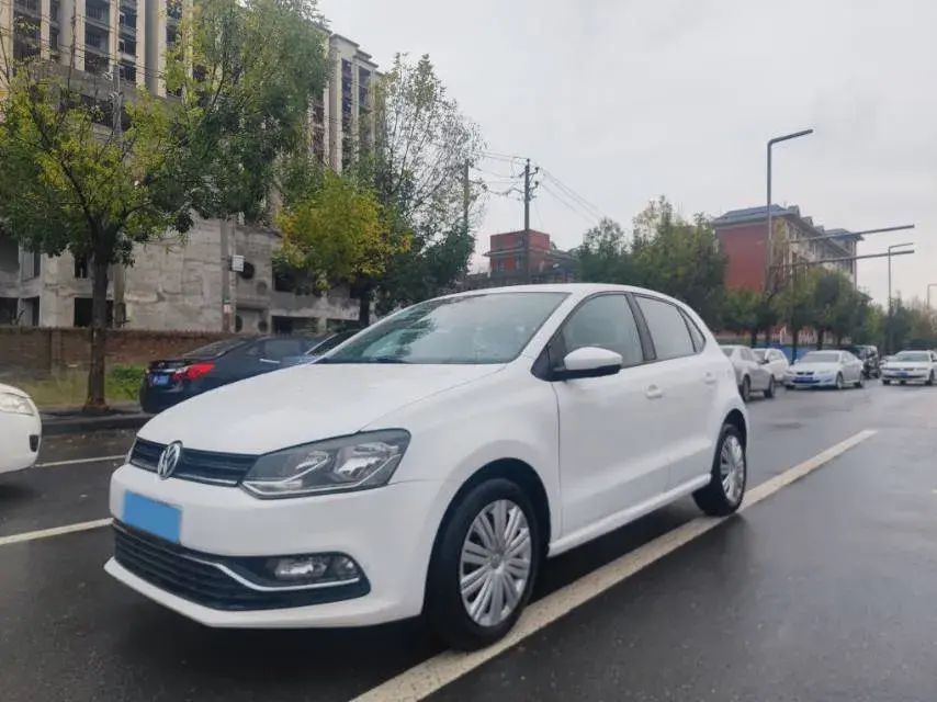 2016 VOLKSWAGEN POLO view 1
