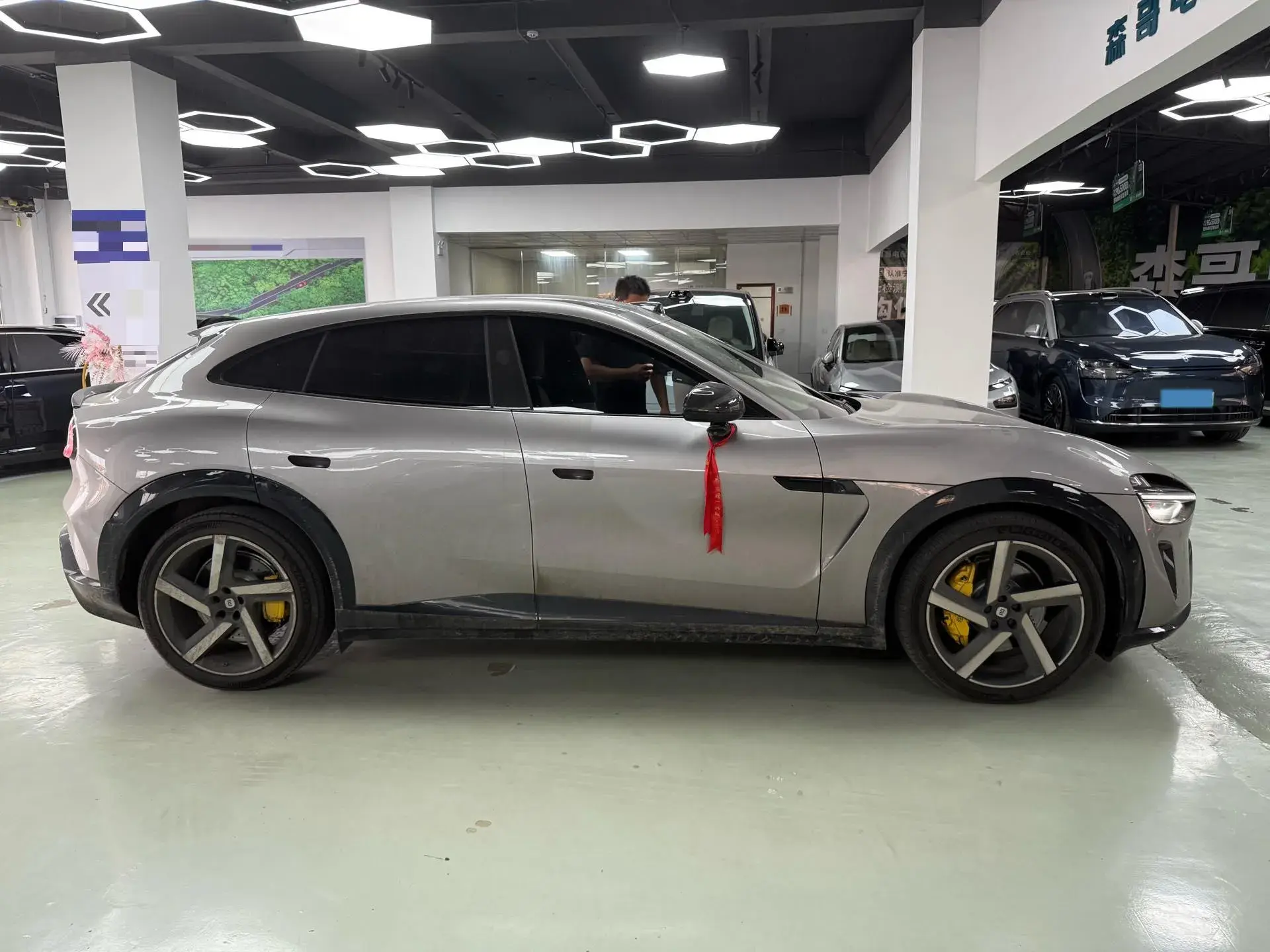 2025 MI YU7 thumbnail 3