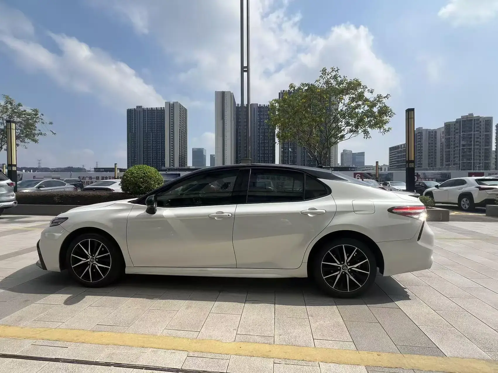 2021 TOYOTA CAMRY thumbnail 2