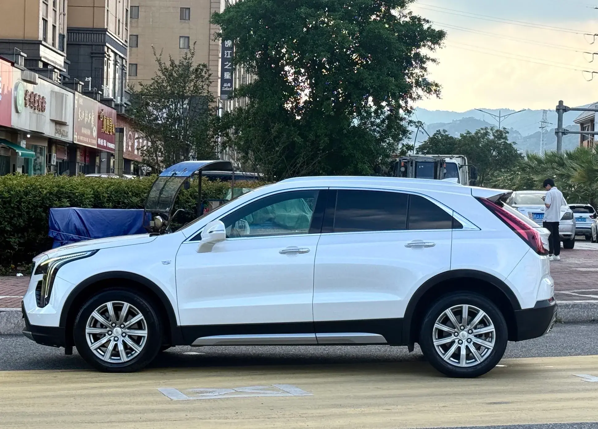 2020 CADILLAC XT4 thumbnail 3