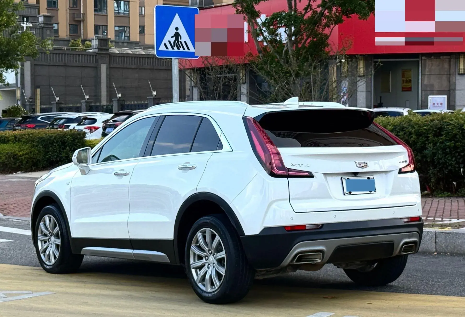 2020 CADILLAC XT4 thumbnail 4