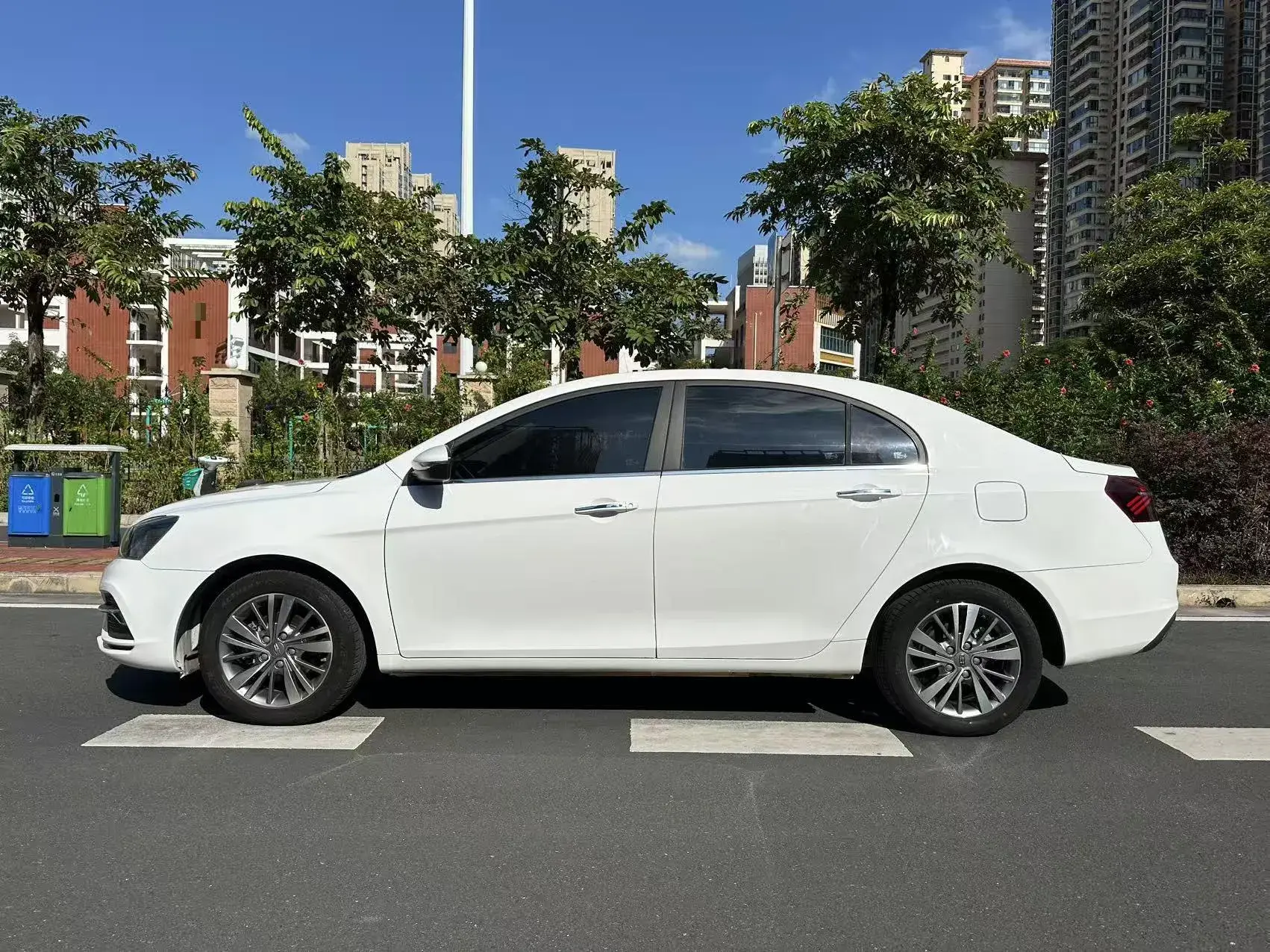 2018 GEELY EMGRAND thumbnail 4