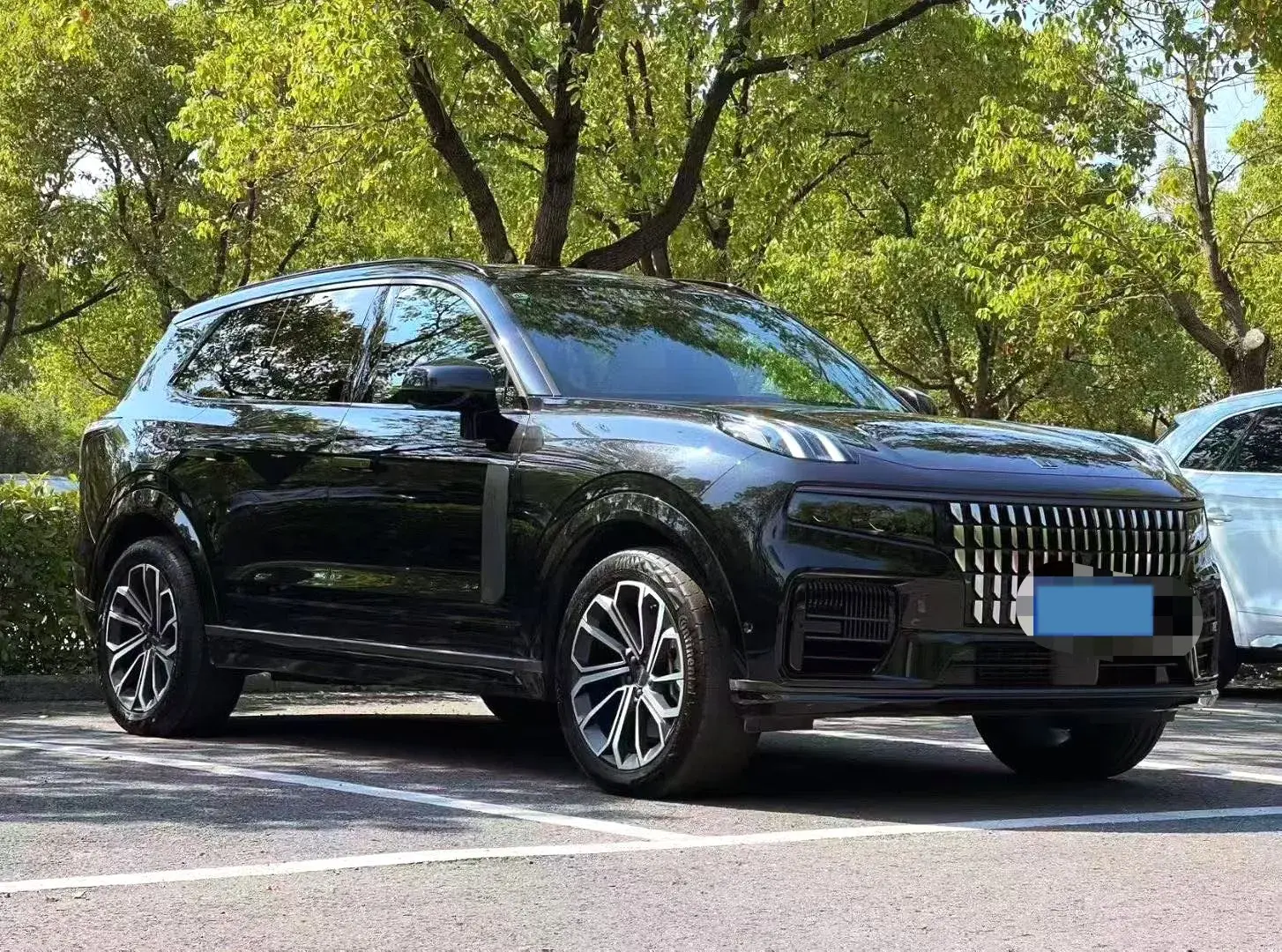 2023 LYNK&CO 09 thumbnail 3