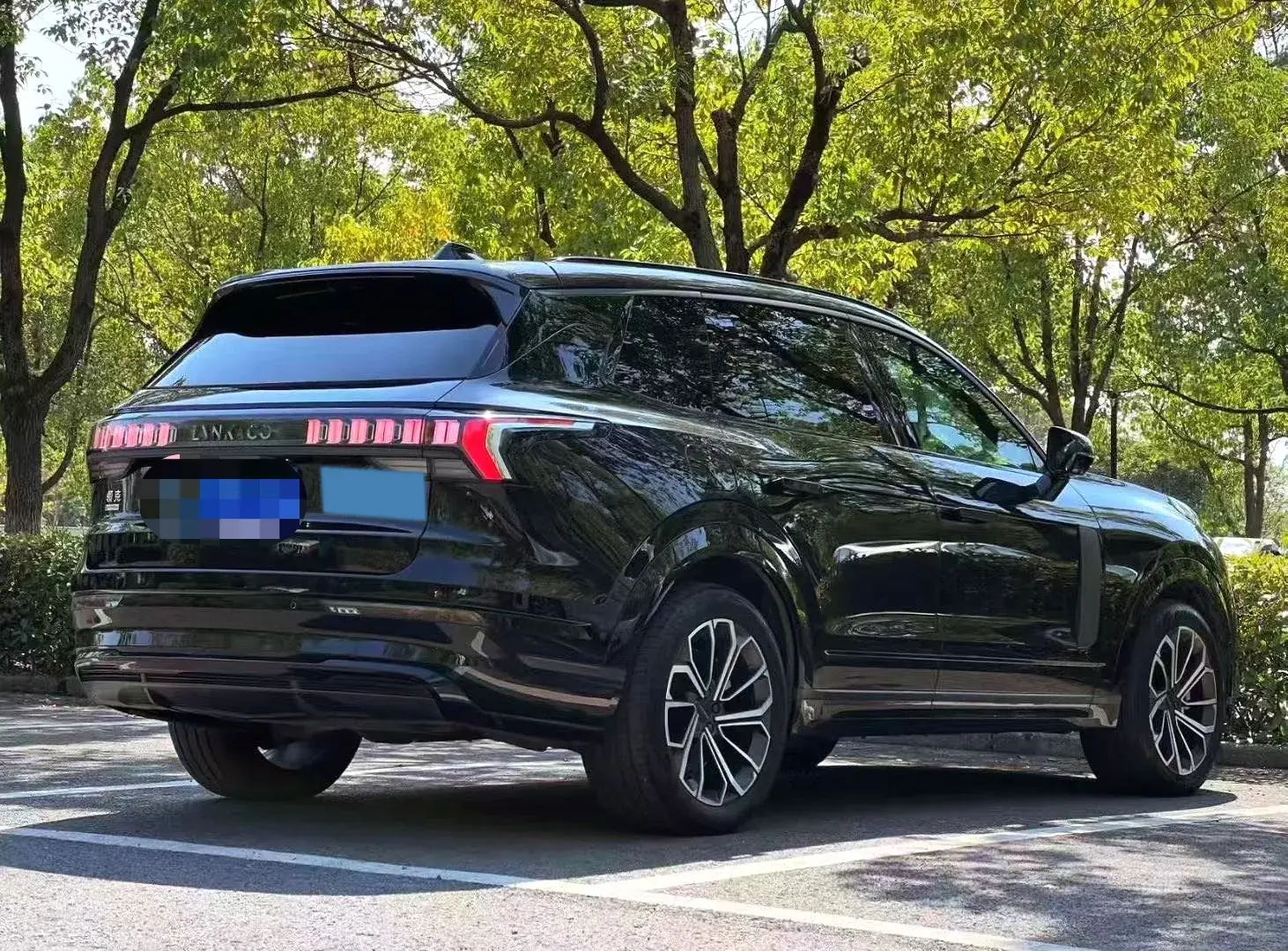 2023 LYNK&CO 09 thumbnail 4