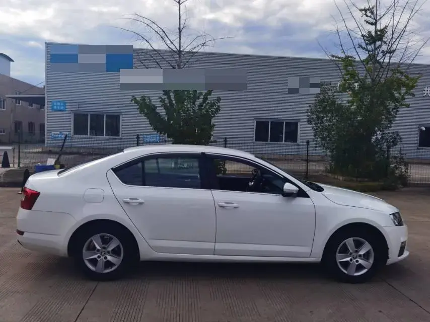 2017 SKODA OCTAVIA thumbnail 4