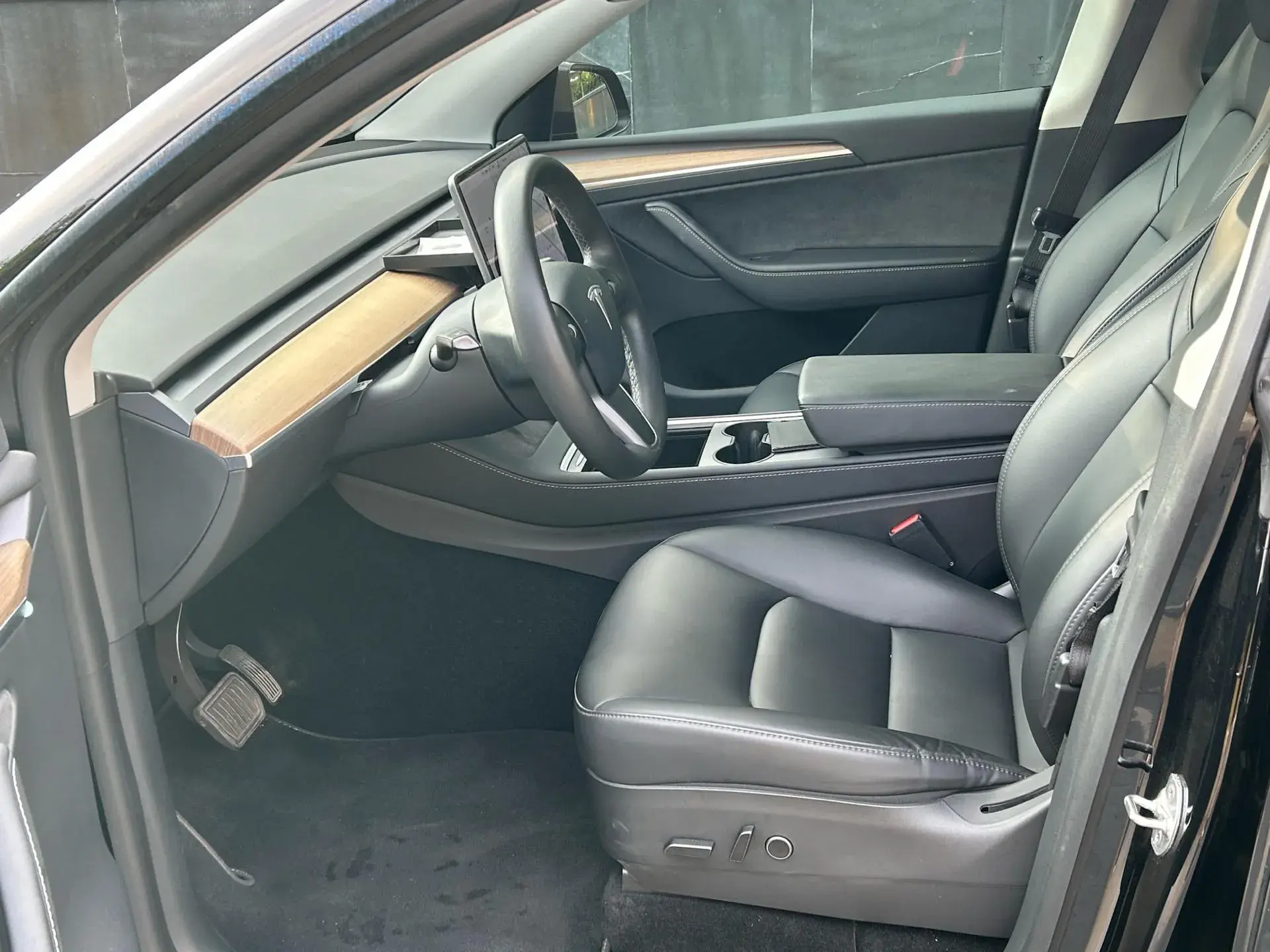 2021 TESLA MODEL thumbnail 4