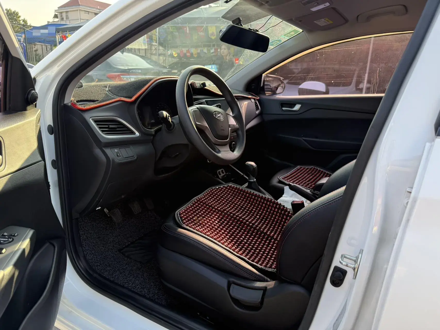 2016 HYUNDAI VERNA thumbnail 4