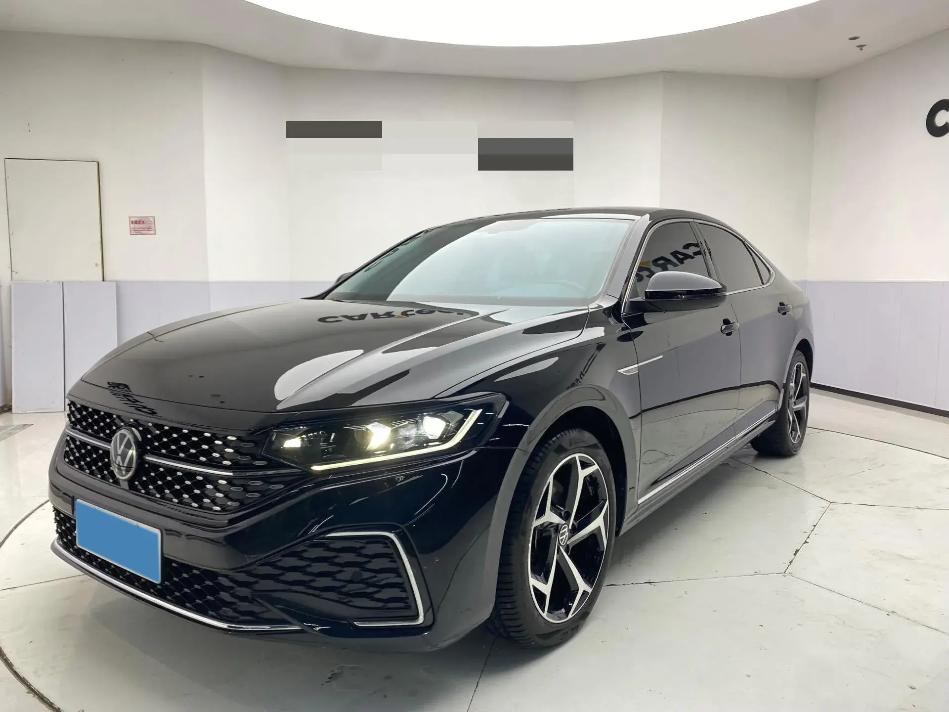 2023 VOLKSWAGEN PASSAT view 1