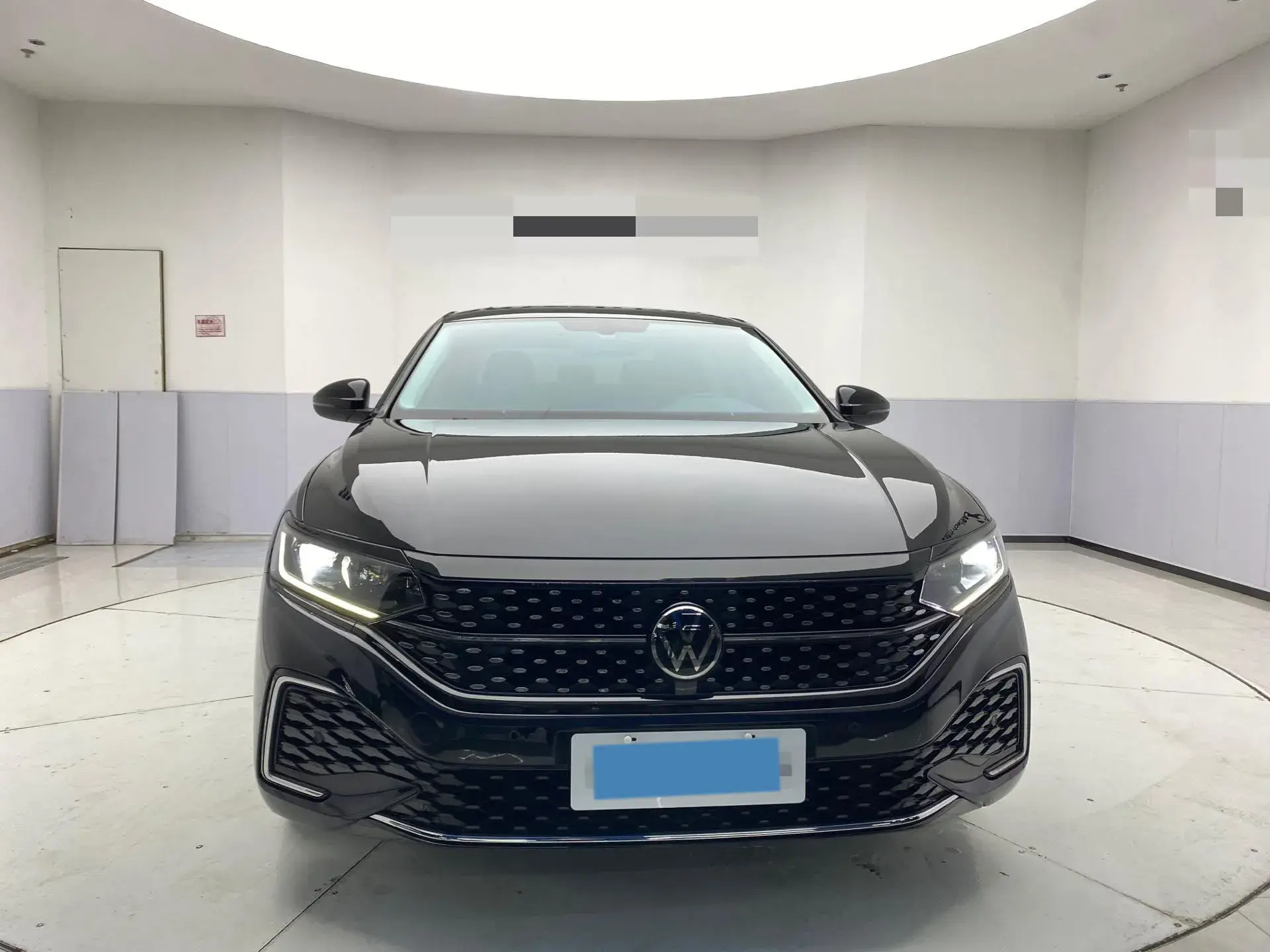 2023 VOLKSWAGEN PASSAT thumbnail 3