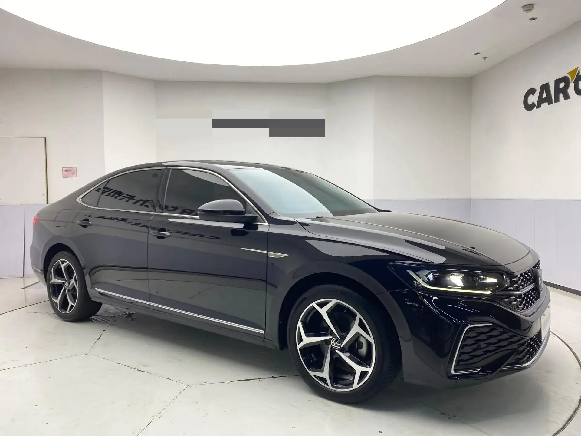 2023 VOLKSWAGEN PASSAT thumbnail 2