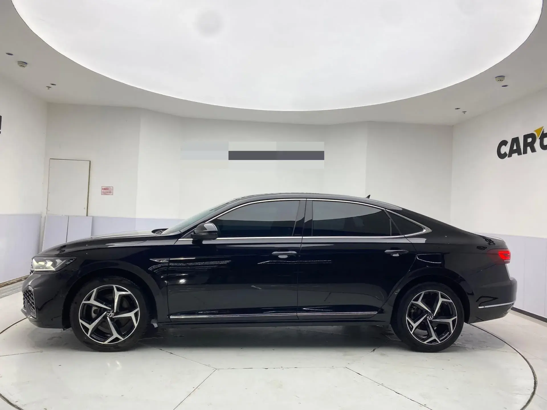 2023 VOLKSWAGEN PASSAT thumbnail 4