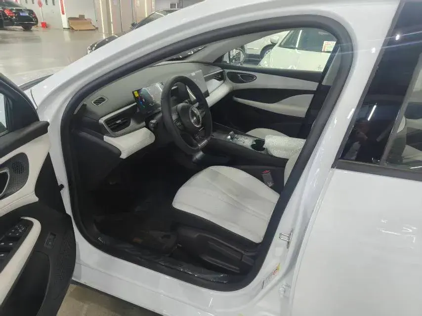 2025 BYD SEAL05 thumbnail 4