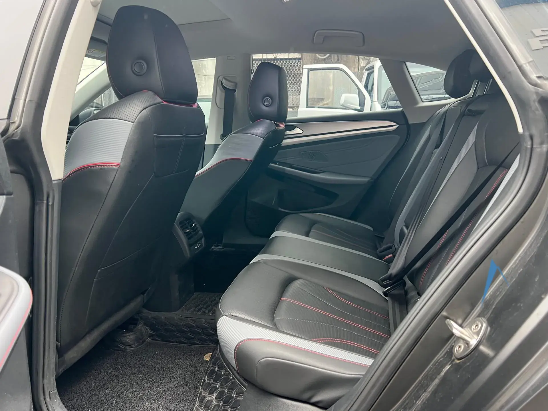 2023 VOLKSWAGEN LAMANDO thumbnail 4