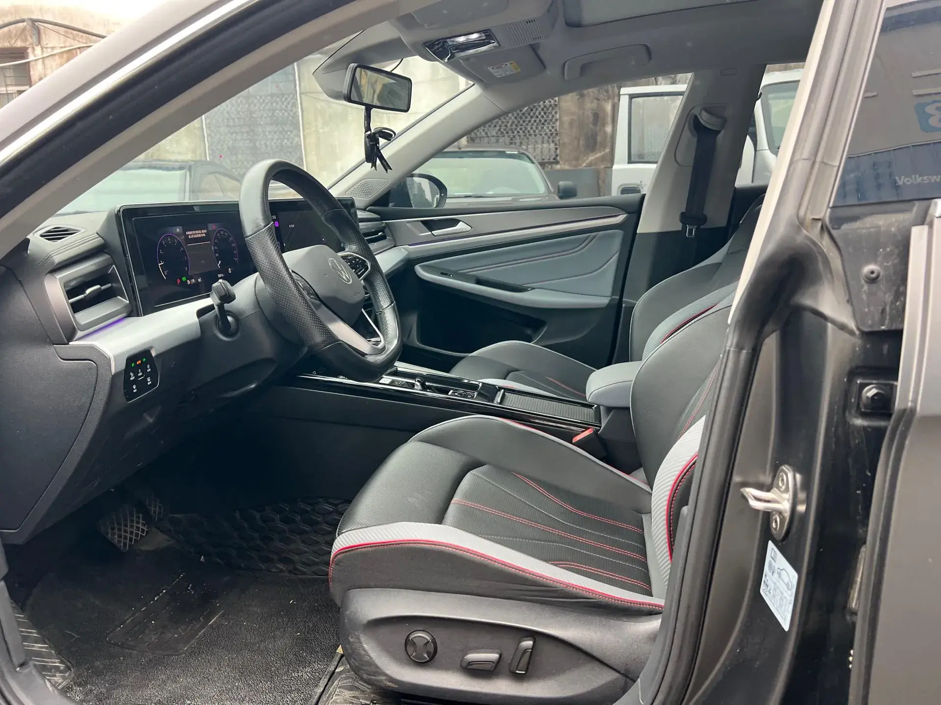 2023 VOLKSWAGEN LAMANDO thumbnail 3