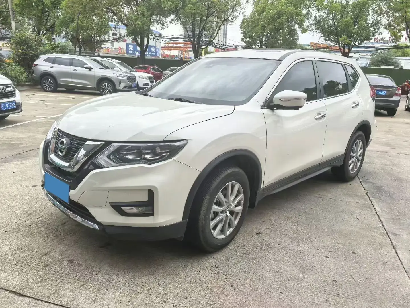 2021 NISSAN X-TRAIL view 1