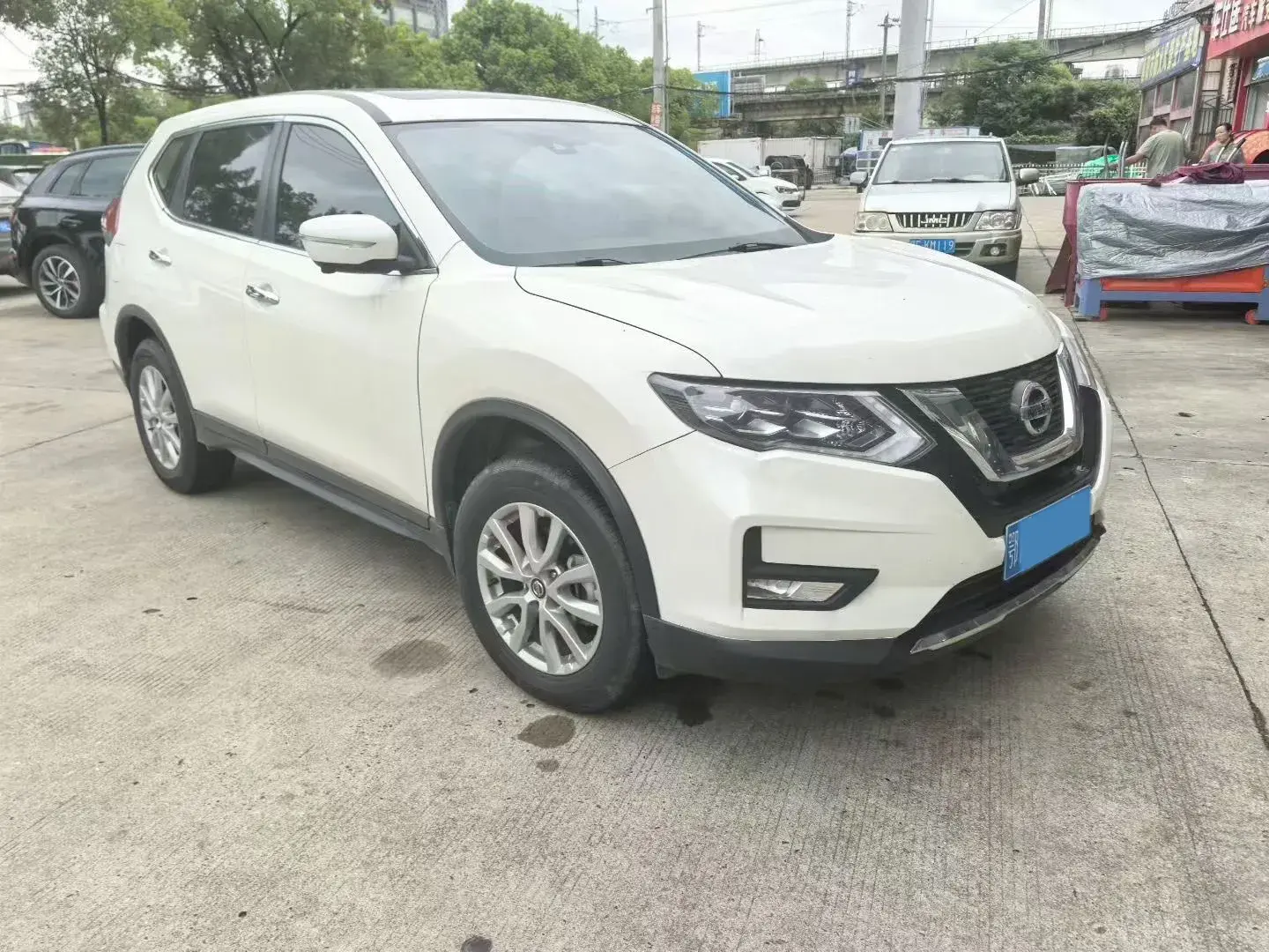 2021 NISSAN X-TRAIL thumbnail 3