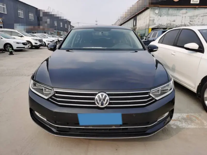 2018 VOLKSWAGEN MAGOTAN thumbnail 2