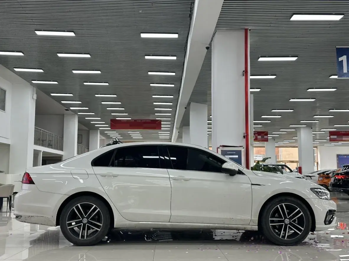 2019 VOLKSWAGEN LAMANDO thumbnail 2