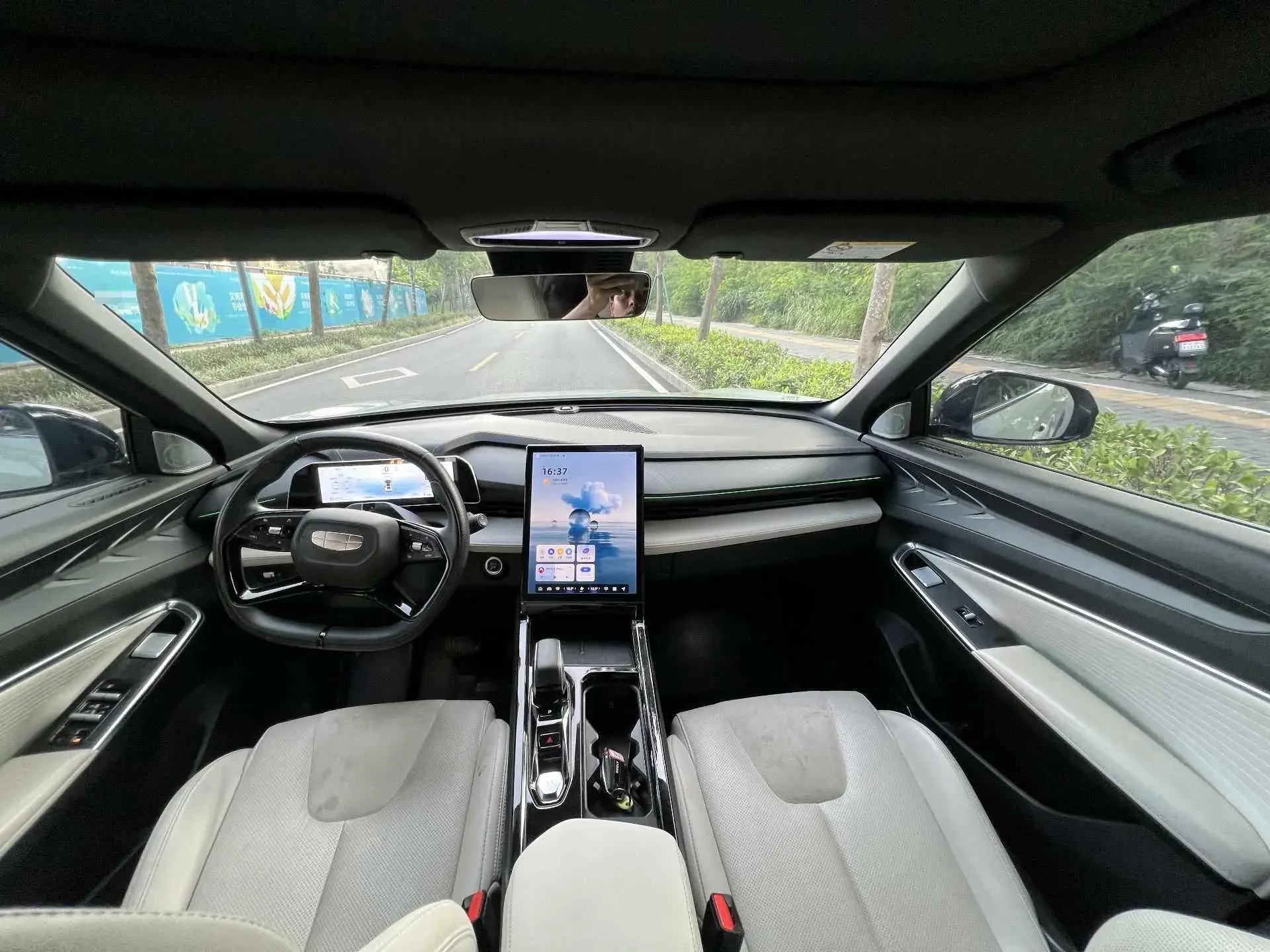 2023 GEELY AZKARRA thumbnail 4