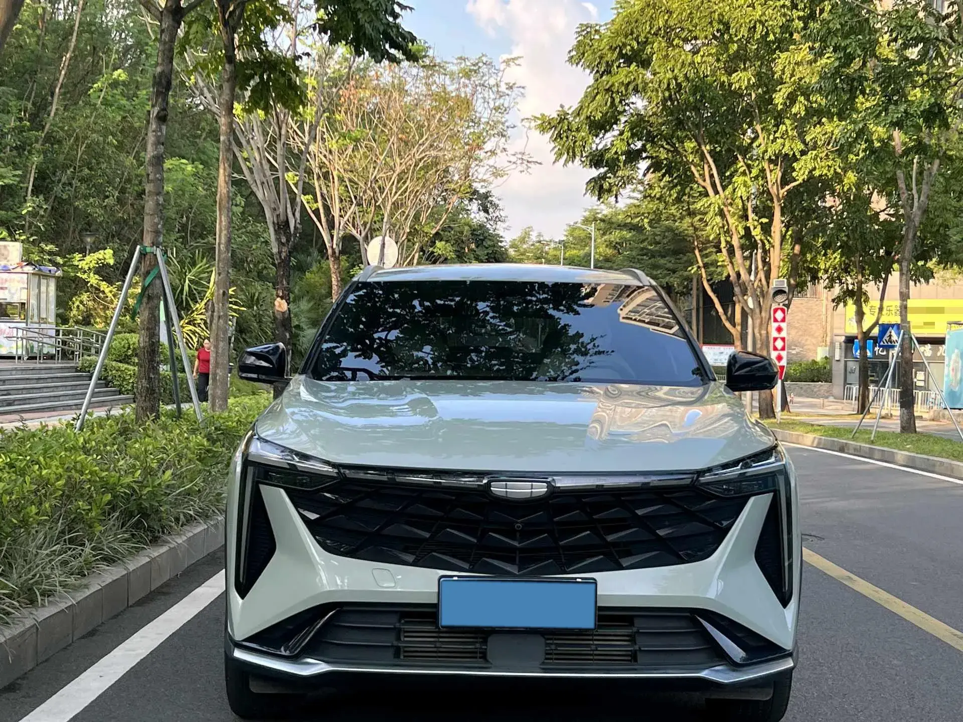 2023 GEELY AZKARRA thumbnail 3