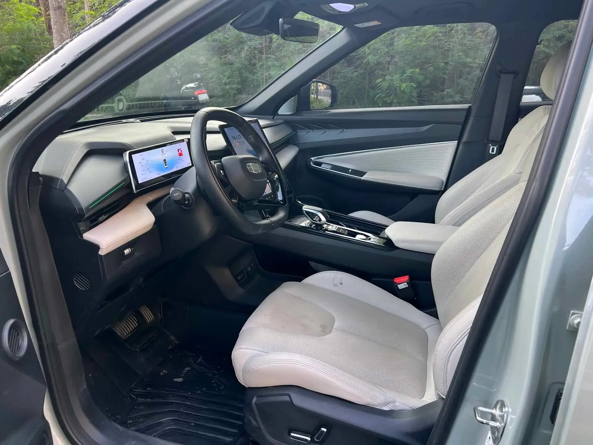 2023 GEELY AZKARRA thumbnail 2