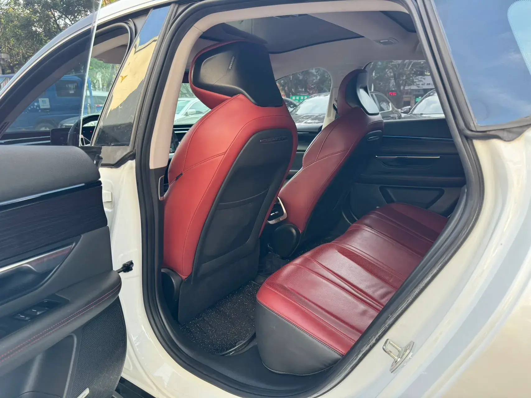 2022 XPENG P7 thumbnail 4