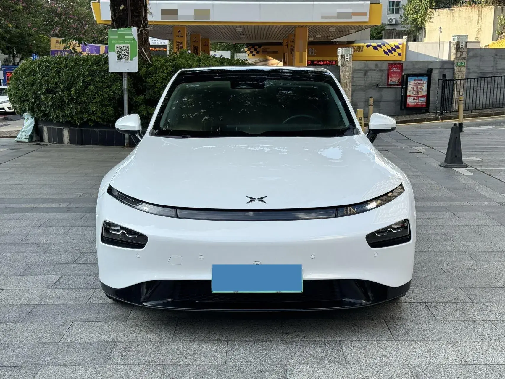 2022 XPENG P7 thumbnail 2