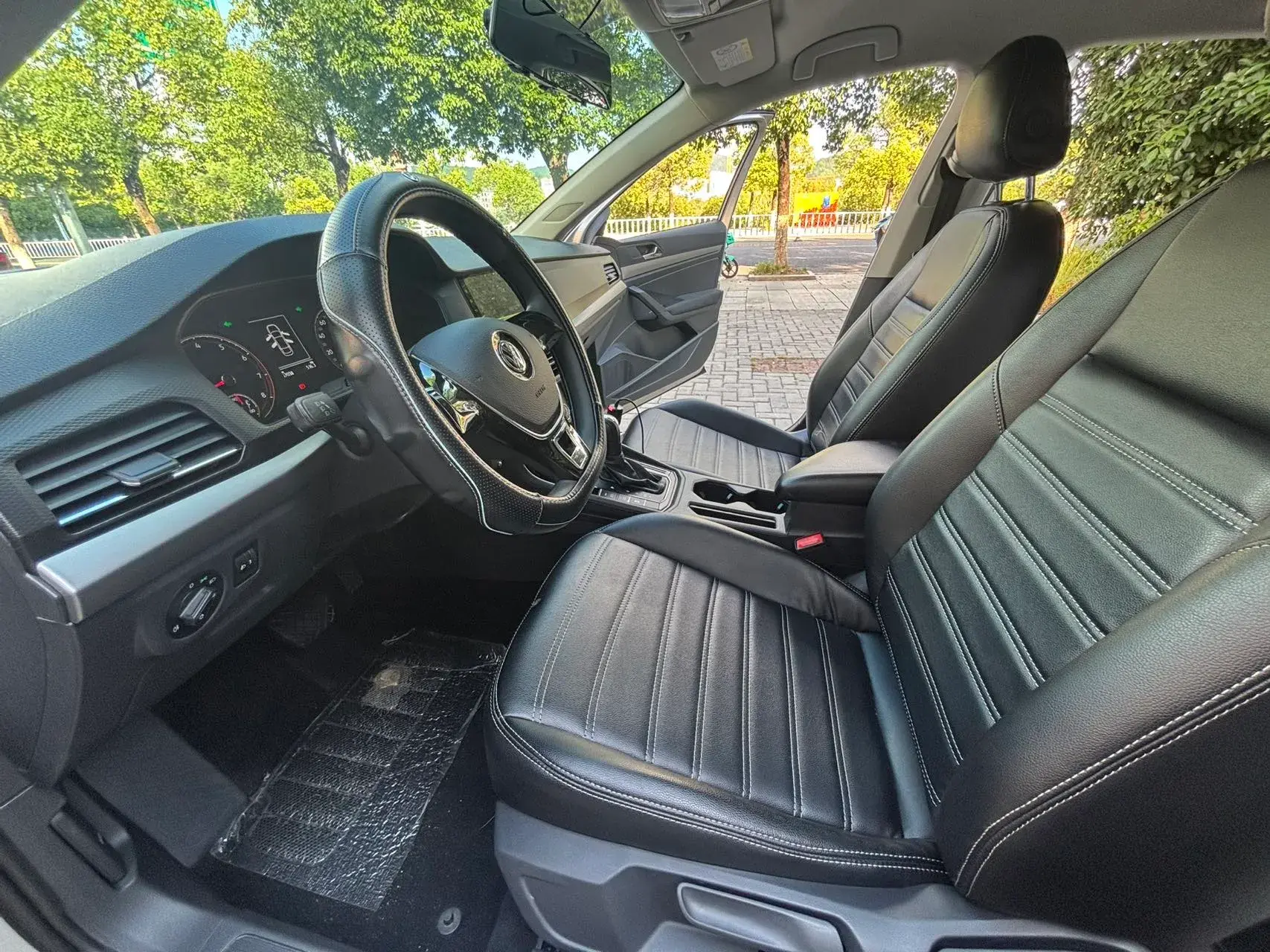 2019 VOLKSWAGEN LAVIDA thumbnail 3