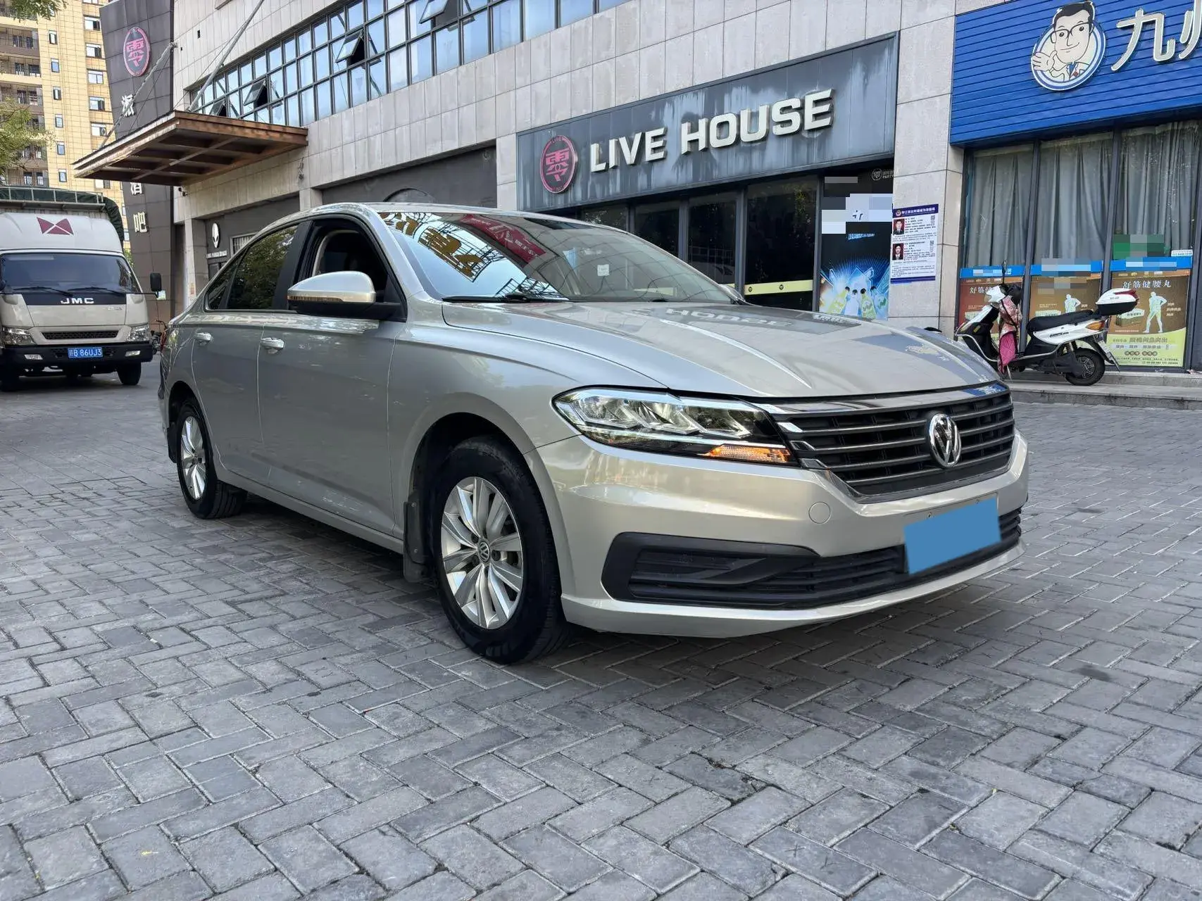 2019 VOLKSWAGEN LAVIDA thumbnail 2