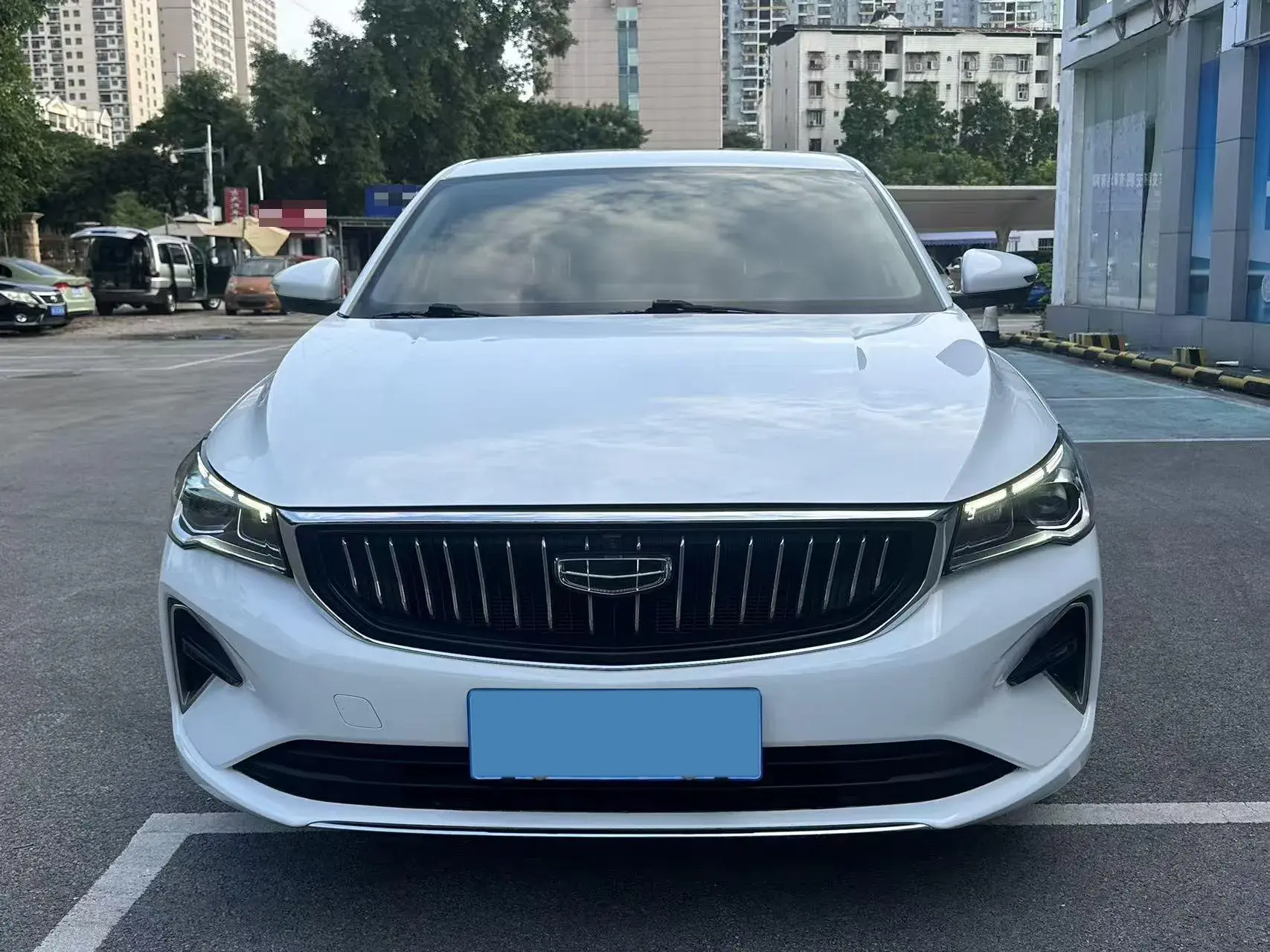 2022 GEELY EMGRAND thumbnail 2