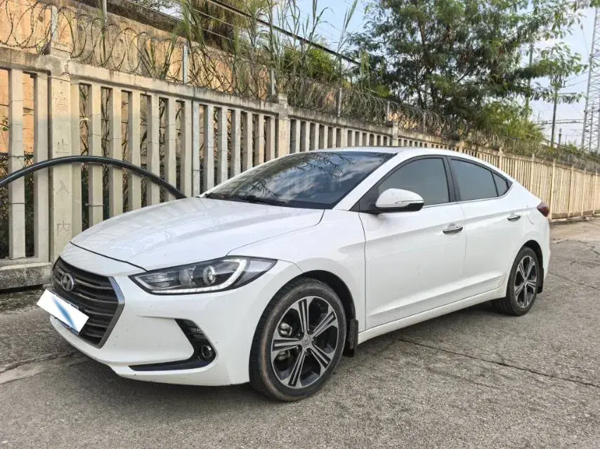 2018 HYUNDAI ELANTRA view 1
