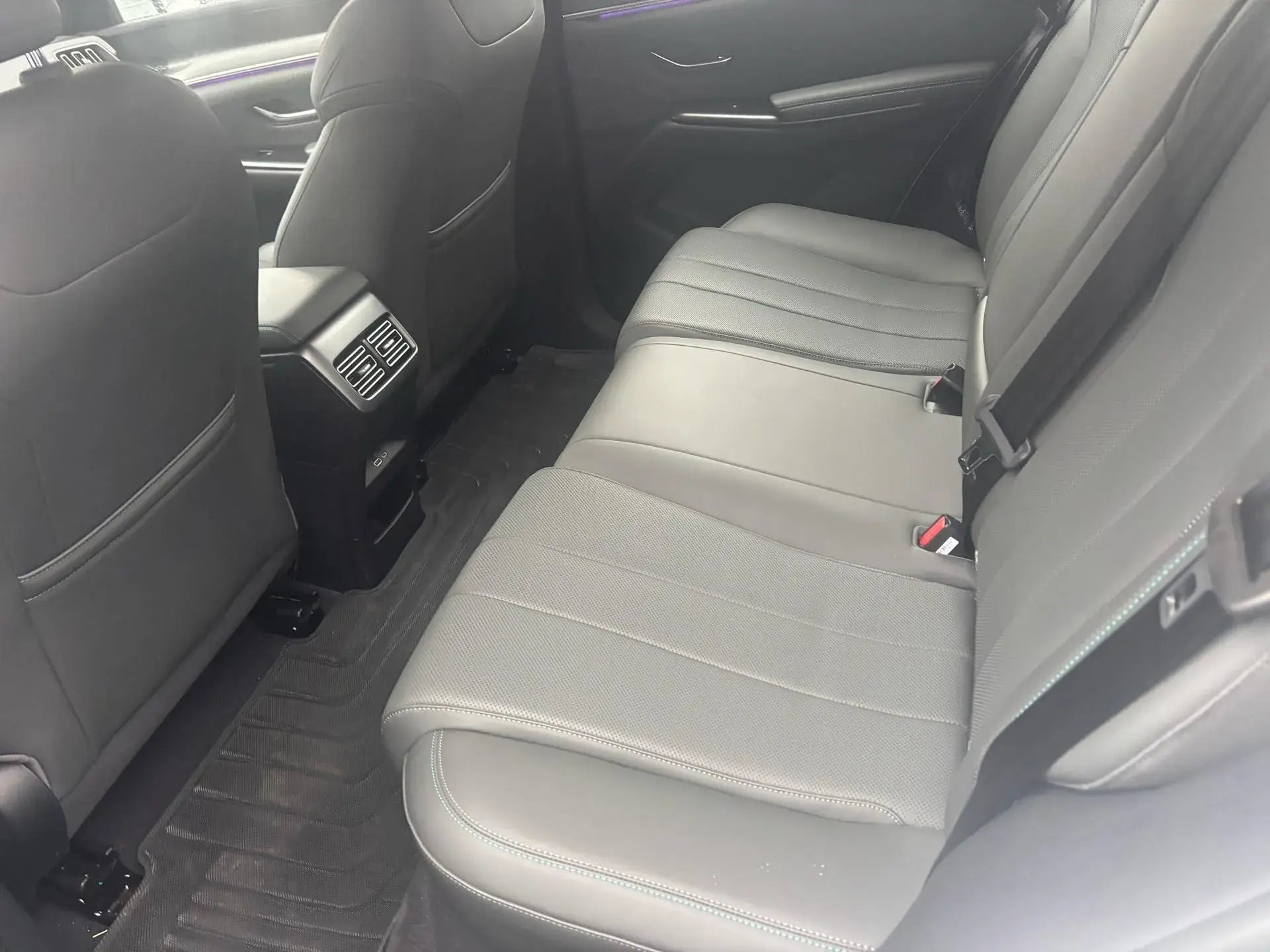 2025 BYD SONG thumbnail 3