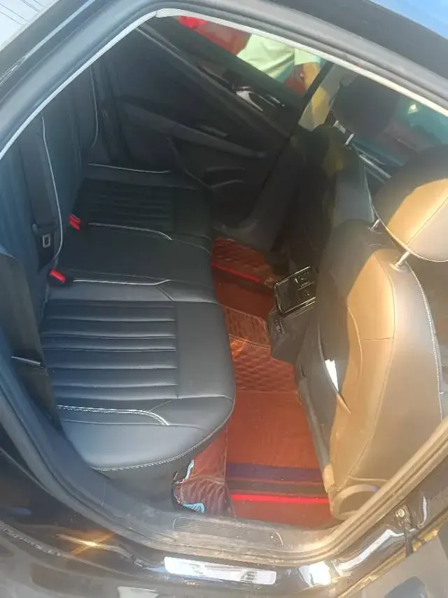 2022 VOLKSWAGEN PASSAT thumbnail 4