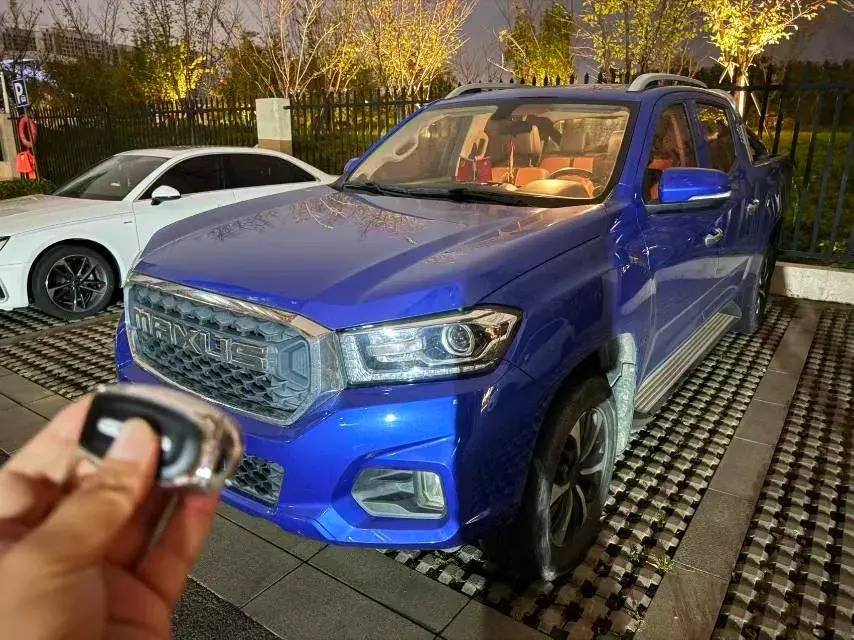 2021 MAXUS T70 view 1