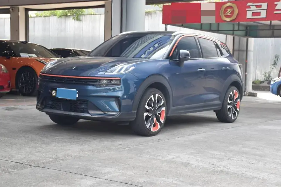 2020 LYNK&CO 06 view 1