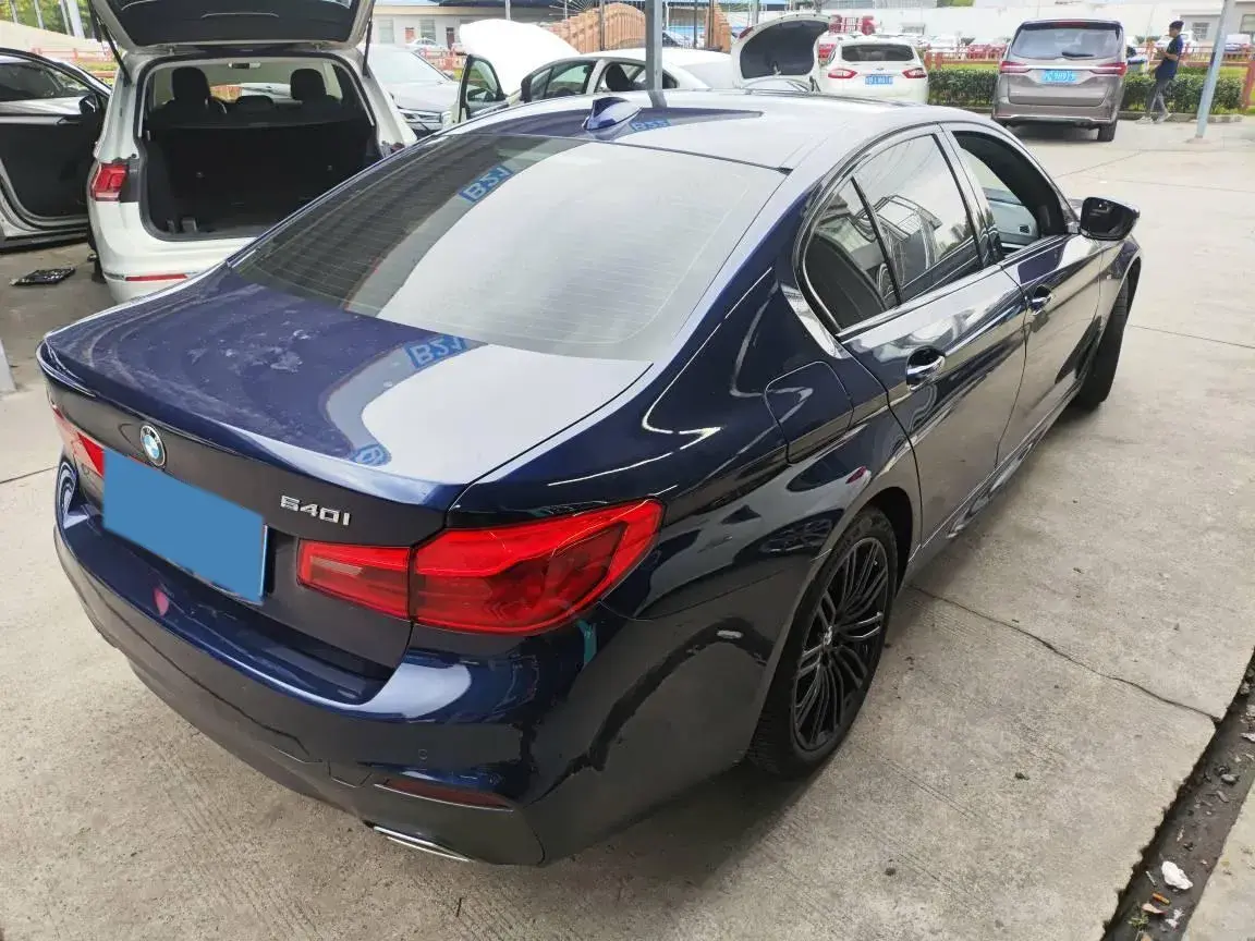 2020 BMW 5 thumbnail 2