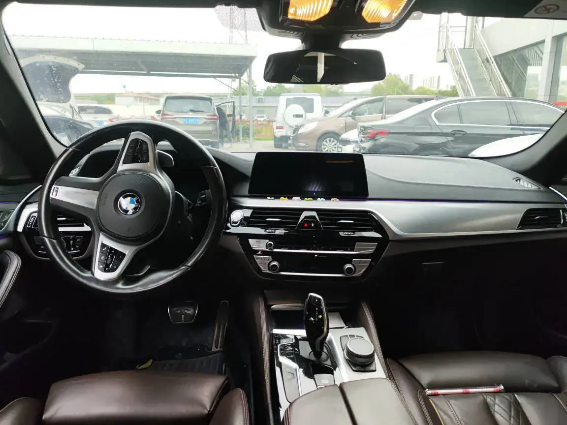 2020 BMW 5 thumbnail 3