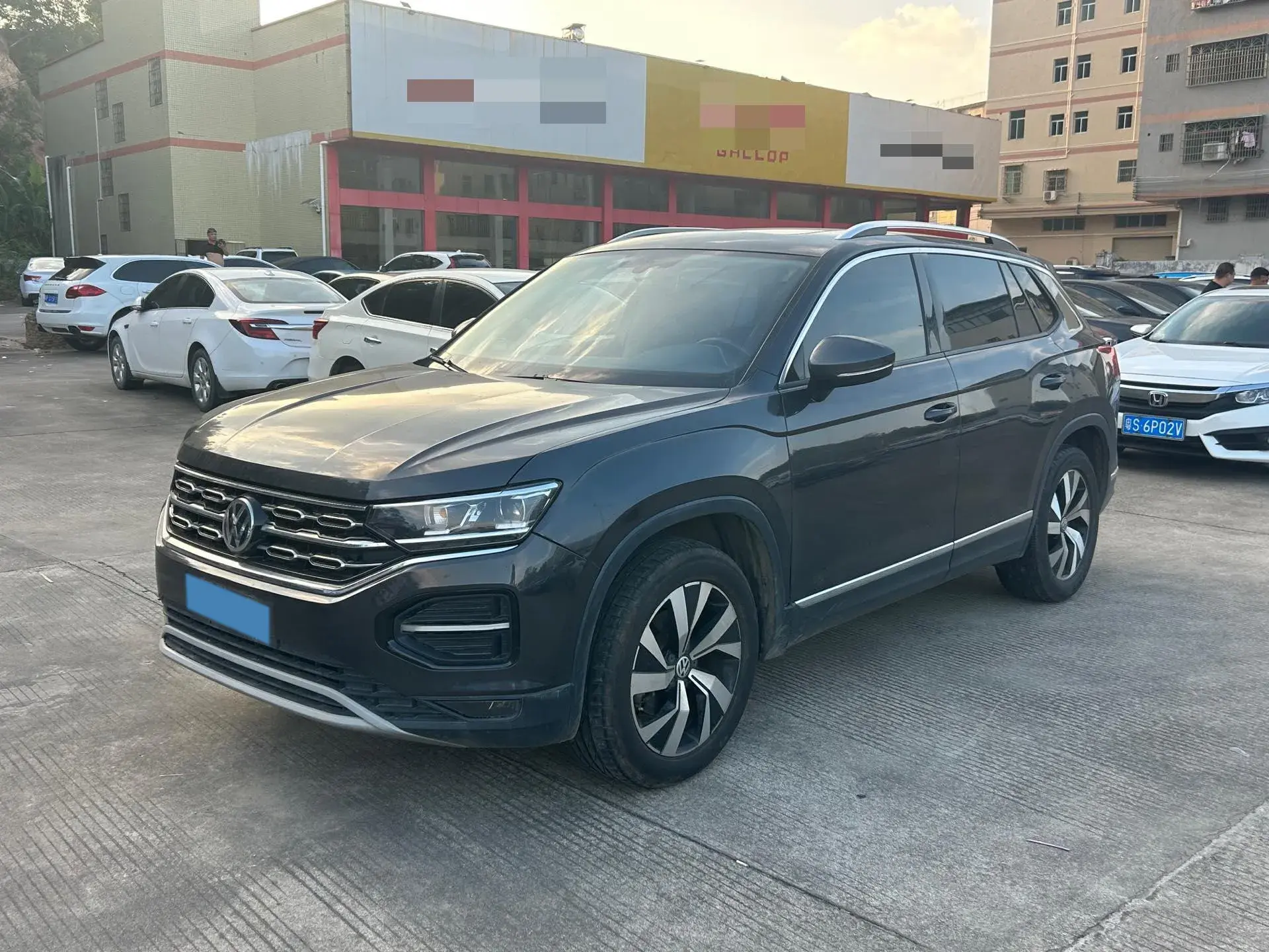 2019 VOLKSWAGEN TAYRON view 1